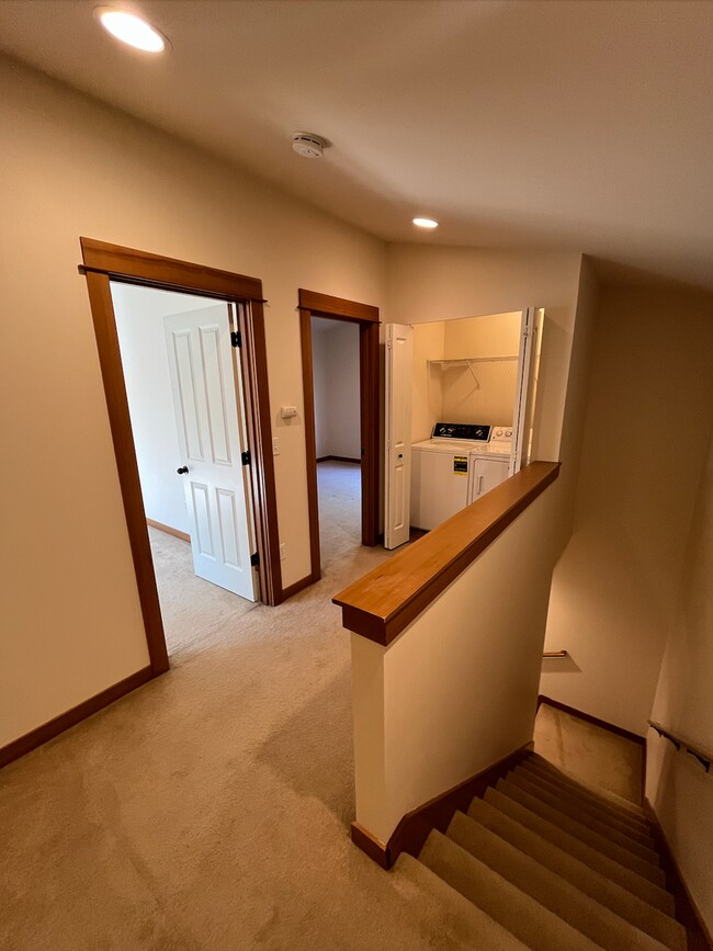 Building Photo - Large 3 bed/3.5 bath Greenwood Townhouse!!!
