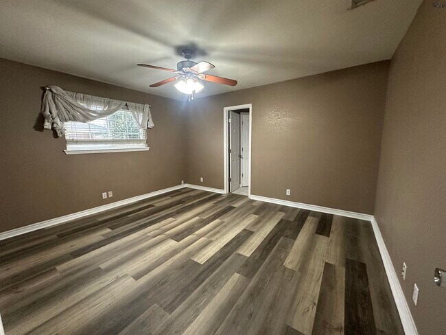 Building Photo - 5123 Ridgecrest Dr