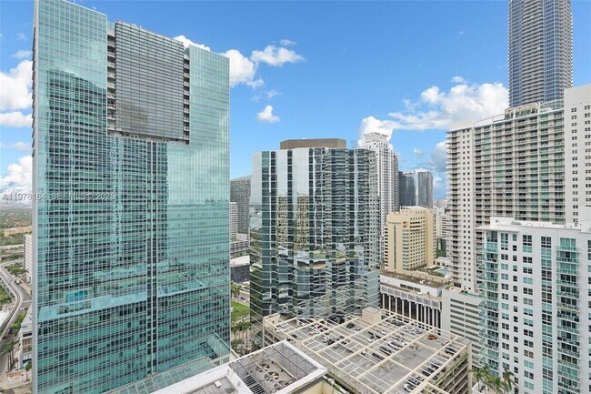 Building Photo - 1300 Brickell Bay Dr