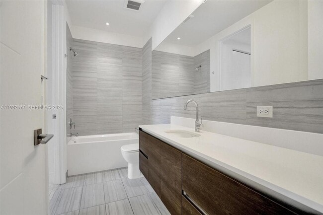 Building Photo - 301 Altara Ave