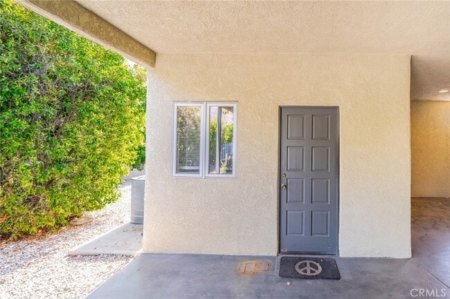 Building Photo - 1600 Palm Tree Dr