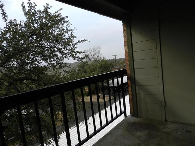 Building Photo - 18333 Roehampton Dr