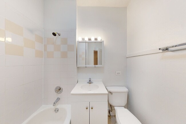Floorplan - 5335-5337 S. Woodlawn Avenue