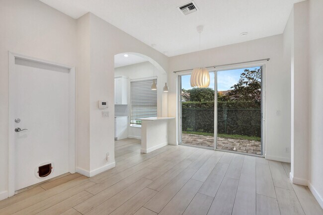 Building Photo - 1898 Capeside Cir