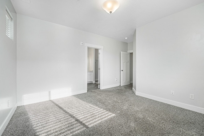Building Photo - Pet-Friendly Lake View condo