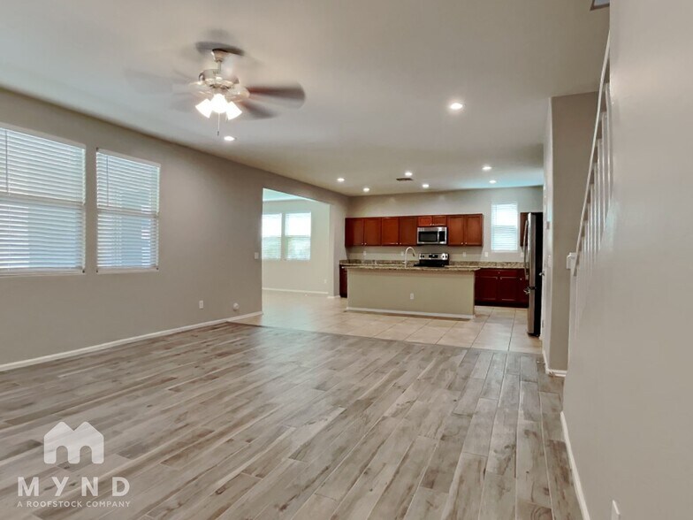 Building Photo - 4079 E Devon Dr