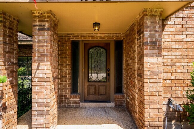 Building Photo - This is the one that checks all the boxes.