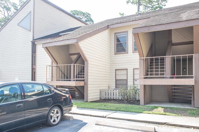 Building Photo - 12900 Walden Rd