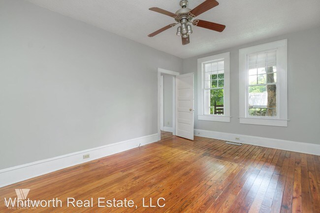 Building Photo - 404 Caplewood Dr