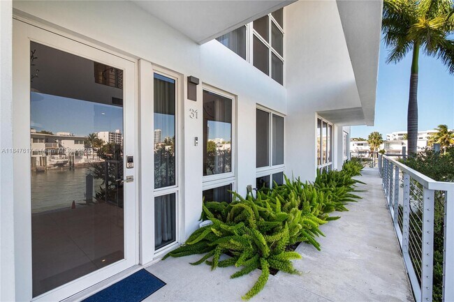 Building Photo - 31 N Shore Dr