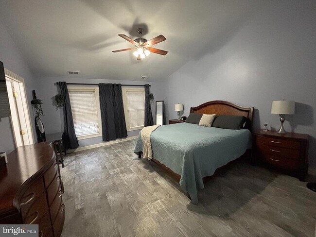 Building Photo - 3120 King Ln