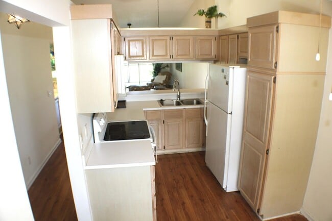 Building Photo - 1082 Keystone Dr