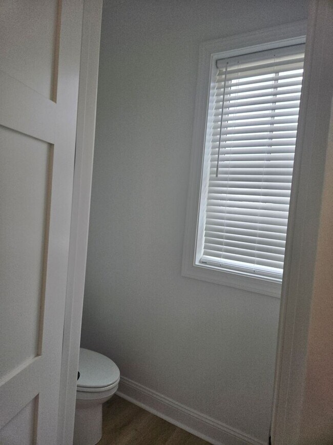 Building Photo - Brand new and waiting for you. 5 bedroom, ...