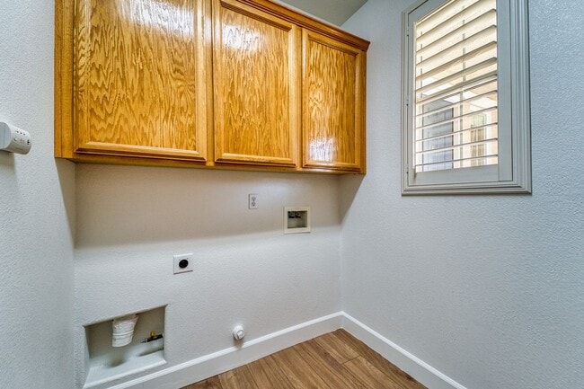 Building Photo - Stunning 4-Bedroom Home with Spacious Yard