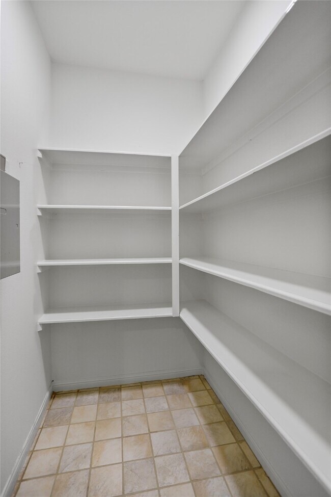 Building Photo - 3800 Tanglewilde St