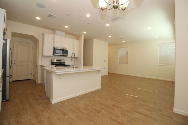 Building Photo - 1462 Pioneer Ln