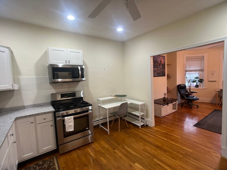 Building Photo - 122 Day St