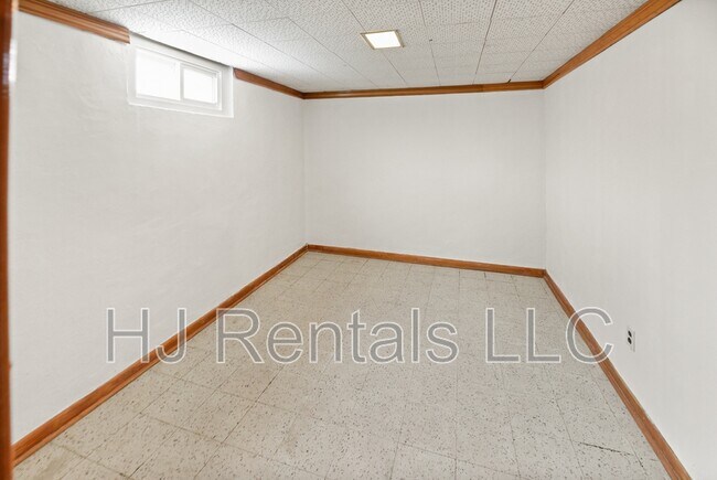 Building Photo - 1319 Chambers Rd