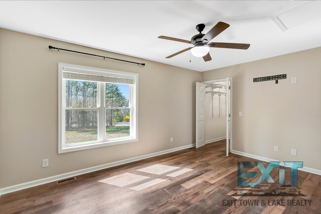 Building Photo - 3 bedroom, 1 bathroom home located in Lawrenceville, VA