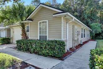 Building Photo - 3 bedroom/ 2 bathroom condo in gated South...