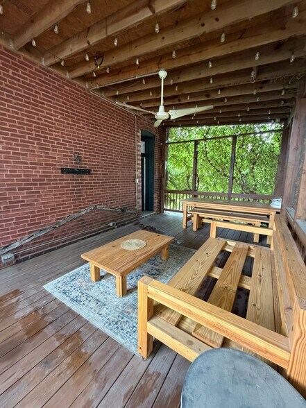 Building Photo - 2314A Louisiana Ave