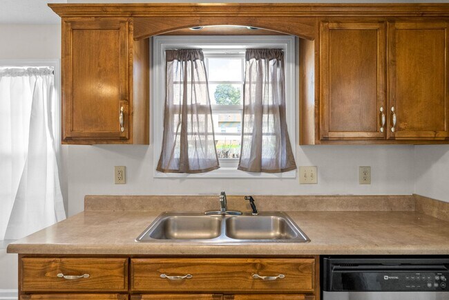 Building Photo - COMING SOON!!!    Lovely home in Wildwood West Subdivision