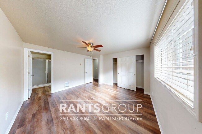 Building Photo - Recently updated home in Beachcrest's quie...