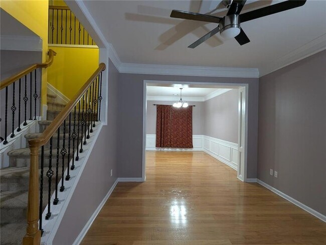 Building Photo - 815 Earlham Dr