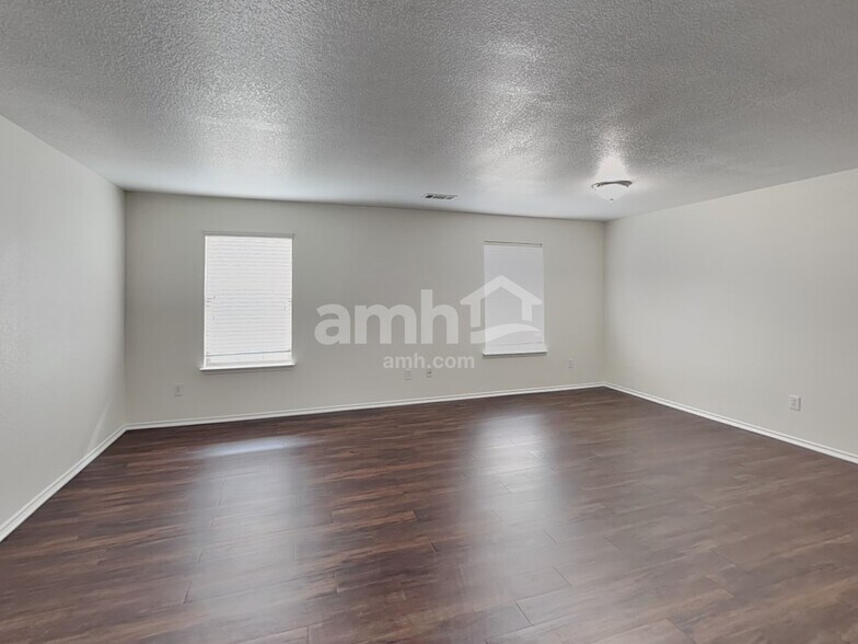 Building Photo - 14117 Cochise Dr