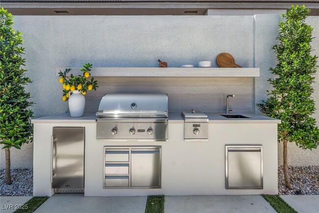 Building Photo - 10528 Garden Light Dr