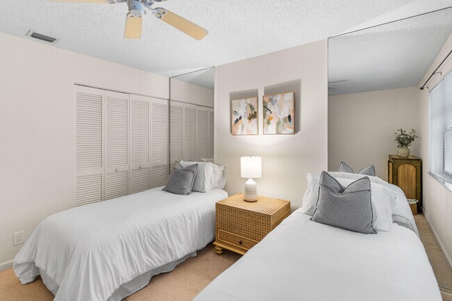 Building Photo - 229 Old Meadow Way