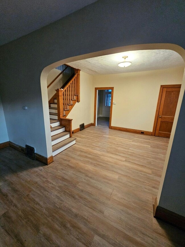 Building Photo - 95 Ahrens St