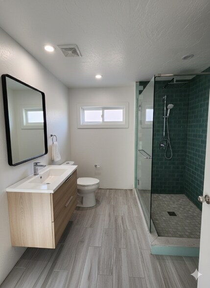 Building Photo - 1570 S Peach St