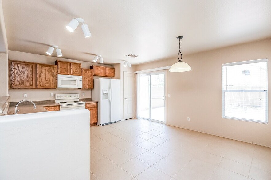 Building Photo - 4090 E Silverbell Rd