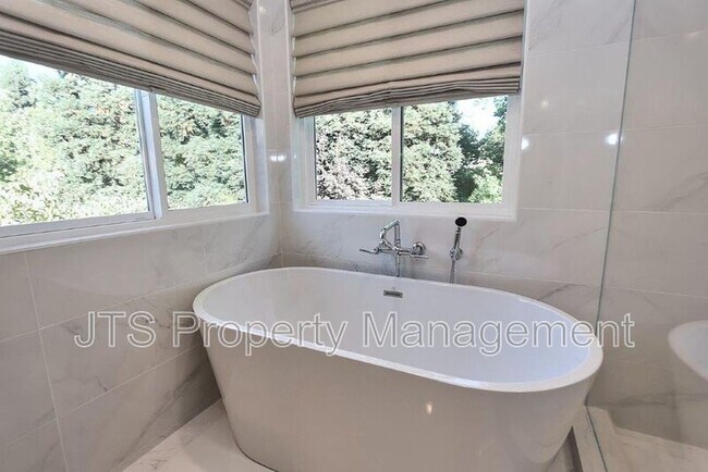 Building Photo - 2696 Prestwick Dr