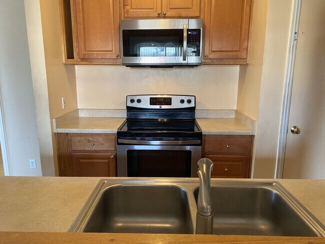 Building Photo - Charming 4 Bedroom, 2 Bath Home
