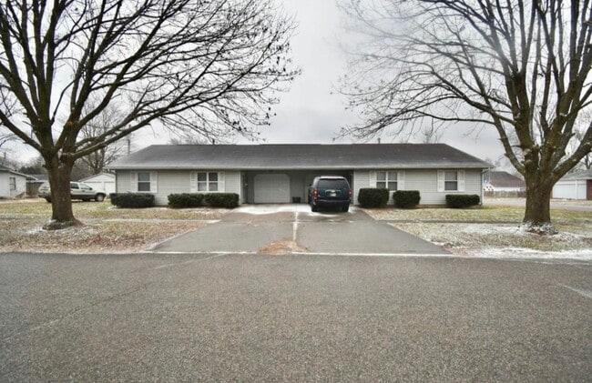 Great 2 bed unit with attached garage.