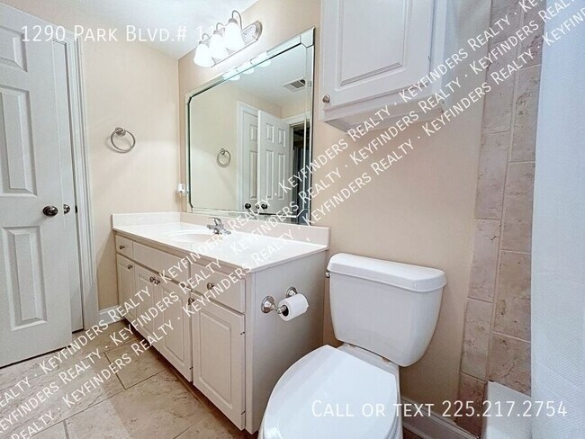 Building Photo - 1290 Park Blvd
