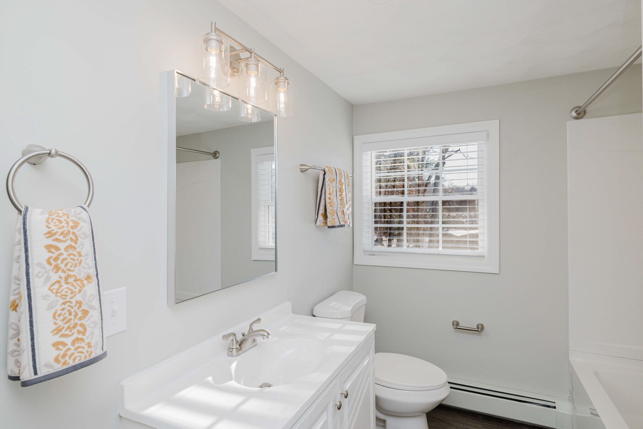 Building Photo - 484 Victory Hwy