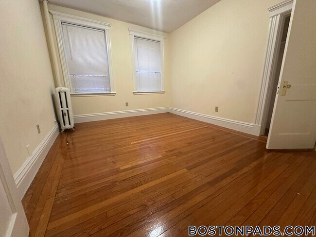 Building Photo - 40 Queensberry St