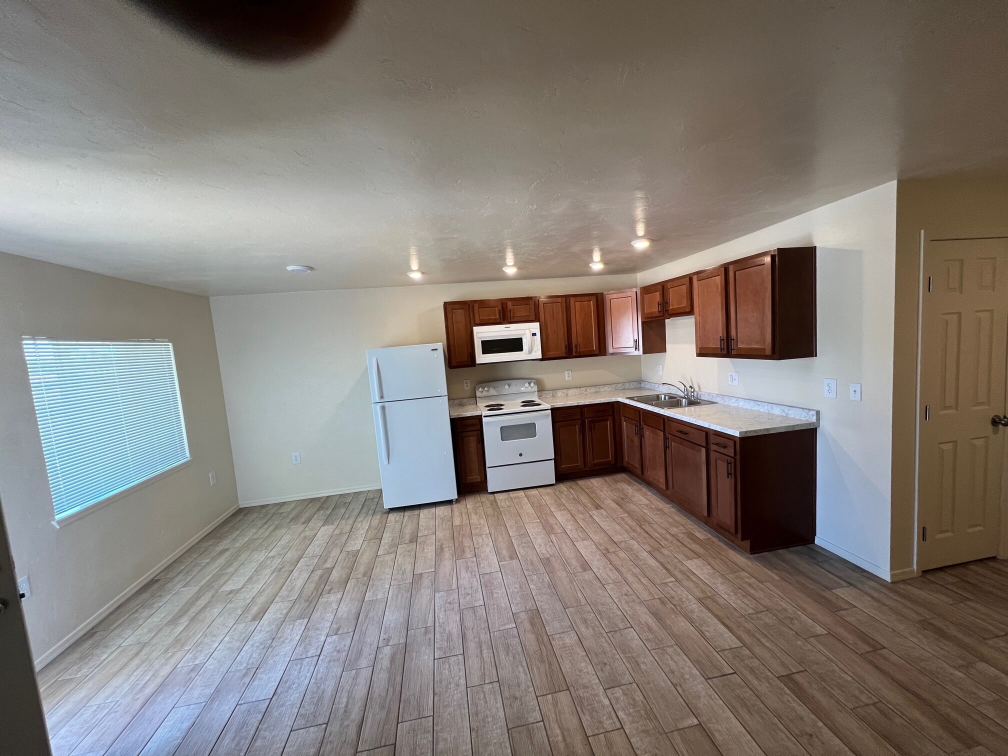 kitchen - 1001 Elledge Dr