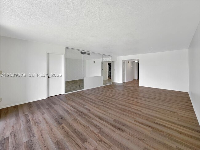 Building Photo - 3641 Oaks Clubhouse Dr