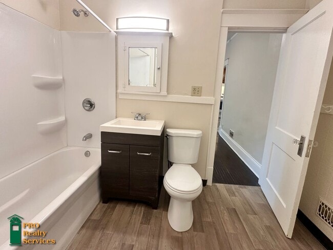 Building Photo - 4 Bedroom Home Close to Theodore Wirth Park