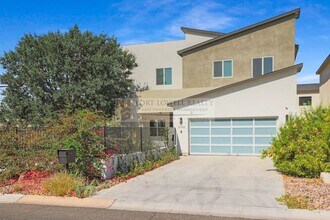 Building Photo - Amazing Rental in Lower Arcadia available ...