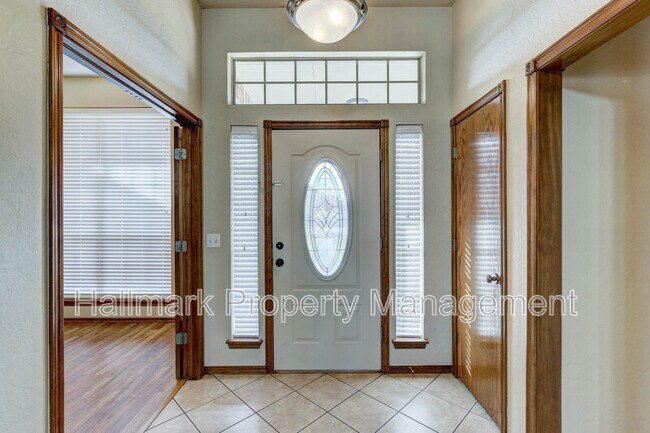 Building Photo - 500 Loyd Ln