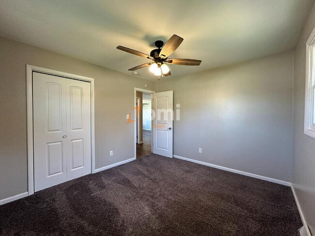 Building Photo - 3010-3012 Willowcreek Rd