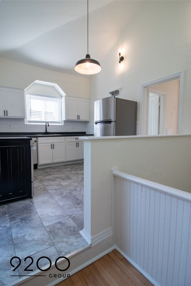 Building Photo - 1 Bed / 1 Bath- NEWLY RENOVATED APARTMENT ...