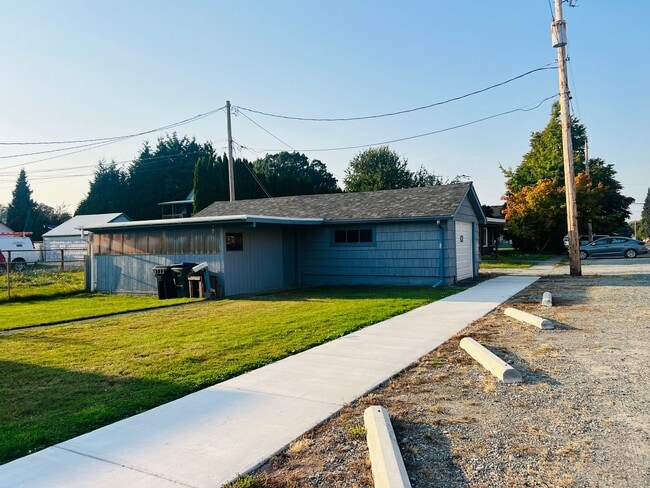 Building Photo - 3 bedroom, 1 bath home Sedro-Woolley
