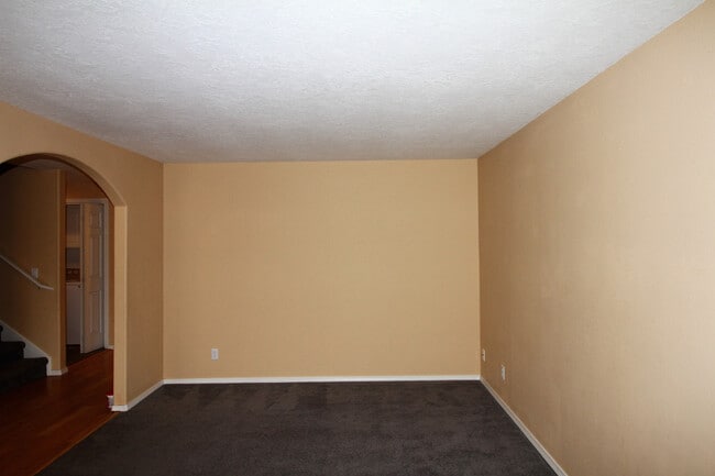 Building Photo - 3bd/2ba With Beautiful Private Fully Fence...