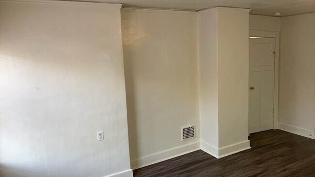 Building Photo - 338 Kenwood Ave